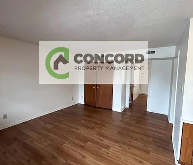 606 Fairmont St #B — Photo 2
