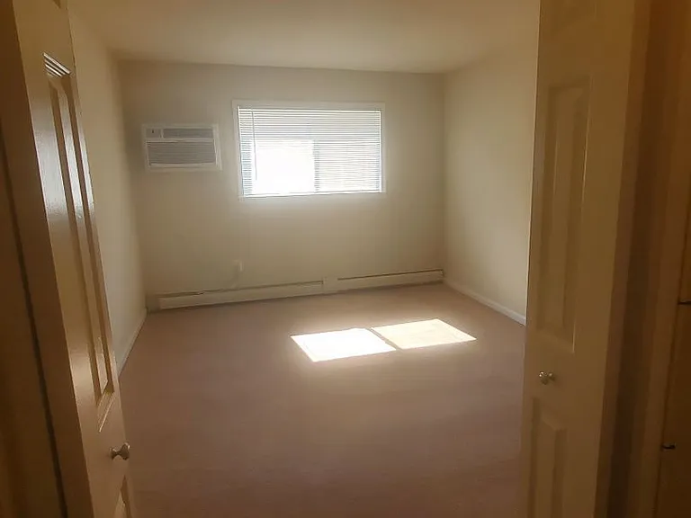HOLLY GARDEN APARTMENTS — Photo 28