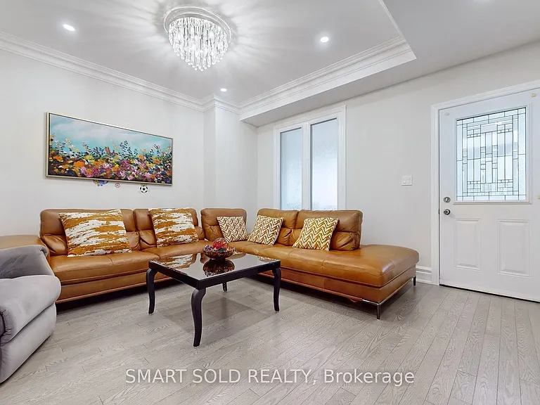 1040 Ossington Ave #MAIN FLR 2ND FLR — Photo 2