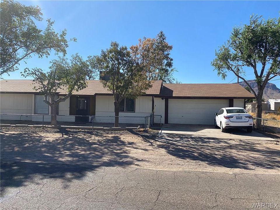 1st image of 2371 E Leroy Ave