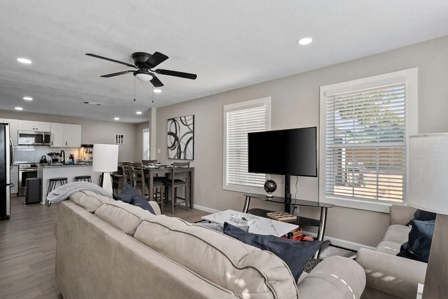 3 bed, 2.0 bath, 1302 sqft, $4,464 — Photo 1
