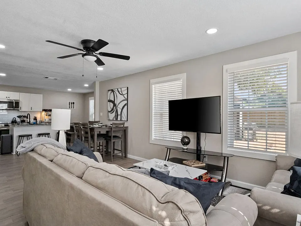826 Dalworth St #ID1301591P