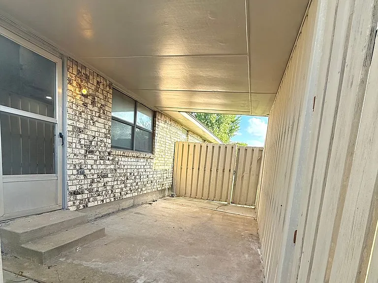 2904 Broadway Ter — Photo 23