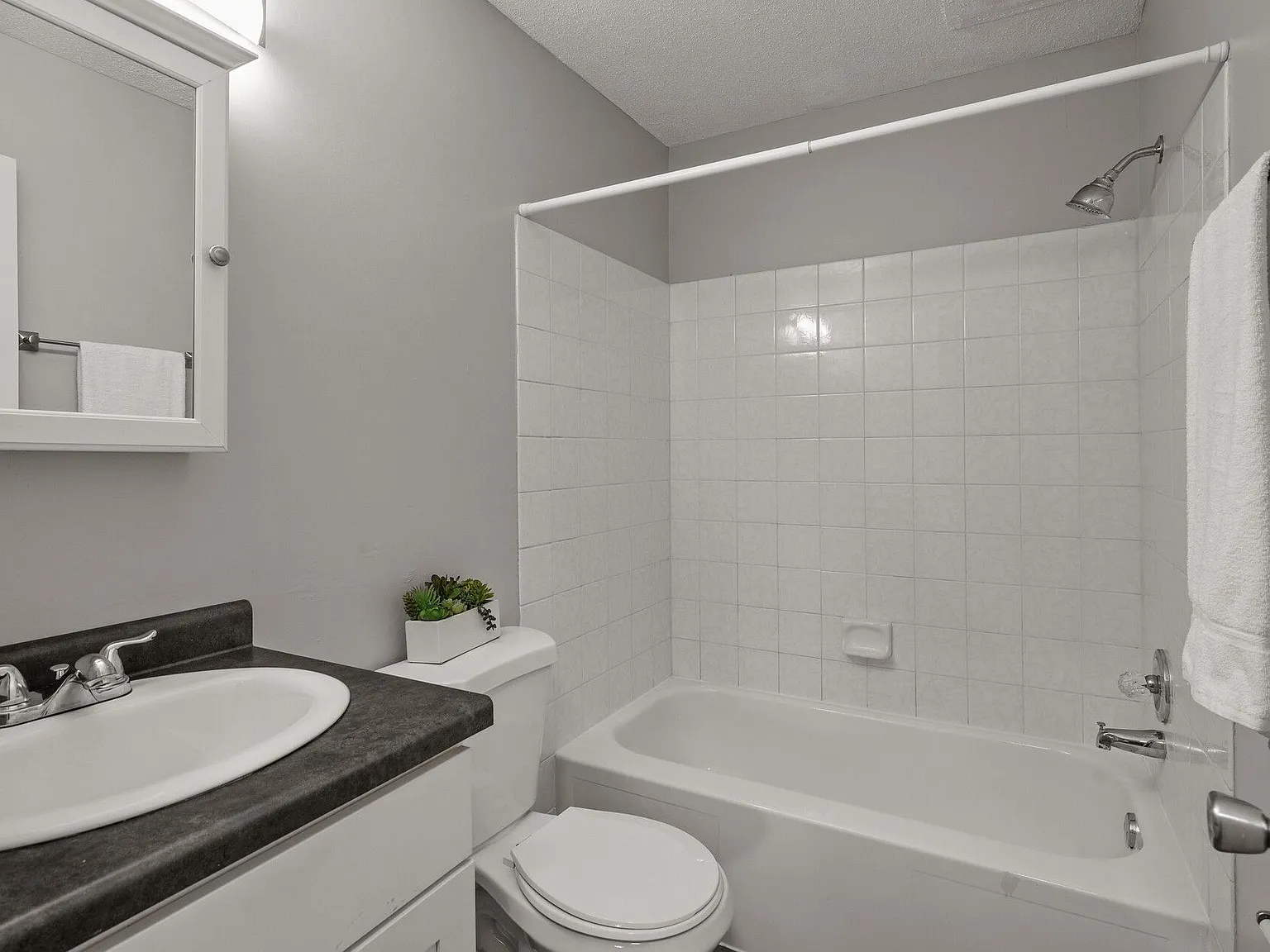 Eastgate Apartments — Photo 3