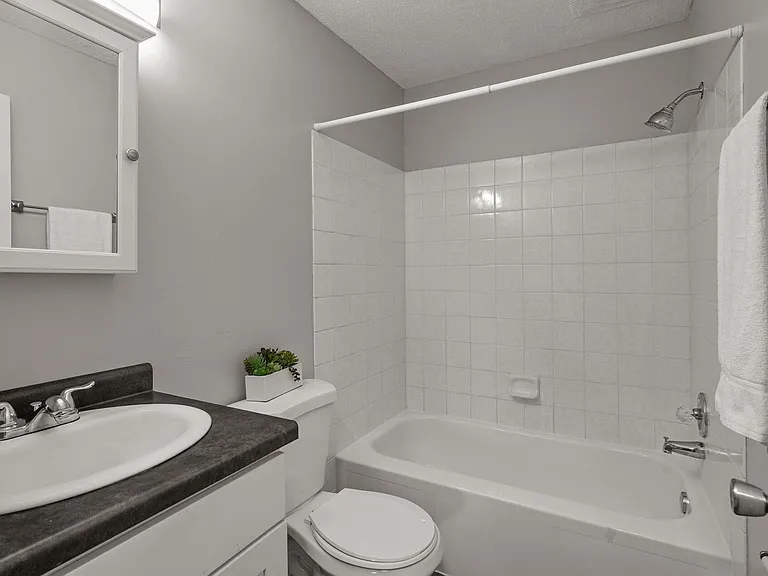 Eastgate Apartments — Photo 15