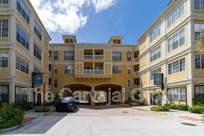 Building Photo - 860 N Orange Ave #448