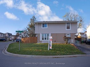 4 Hardcastle Ct, Brampton, ON L6S2A9