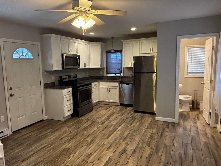 14 Winsor Ave #B — Photo 3