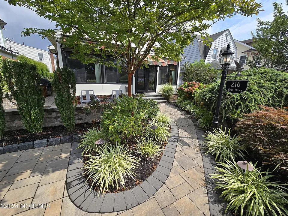 216 5th Ave