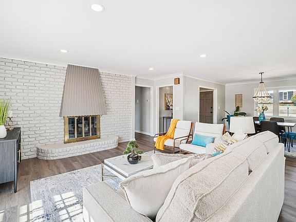 4th image of 110 Leyswood Dr