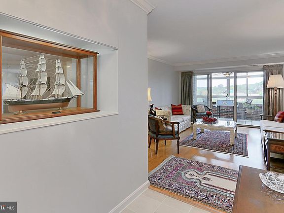 4th image of 2151 Jamieson Ave #701/702