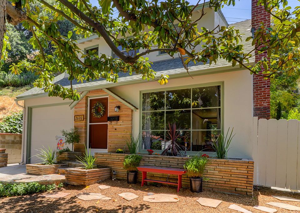 1st image of 2620 E Glenoaks Blvd