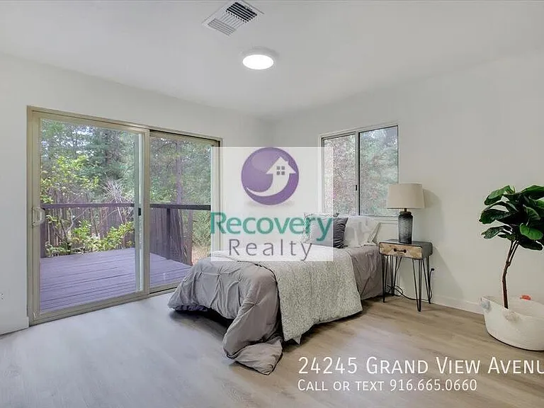 24245 Grand View Ave — Photo 20