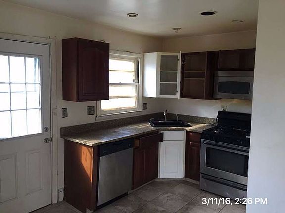 5th image of 404 Davis Ave