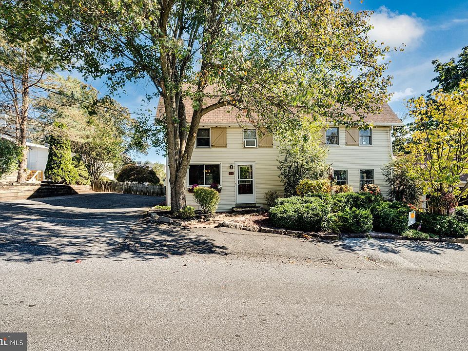 21 N Broad St, Adamstown, PA 19501 | Zillow