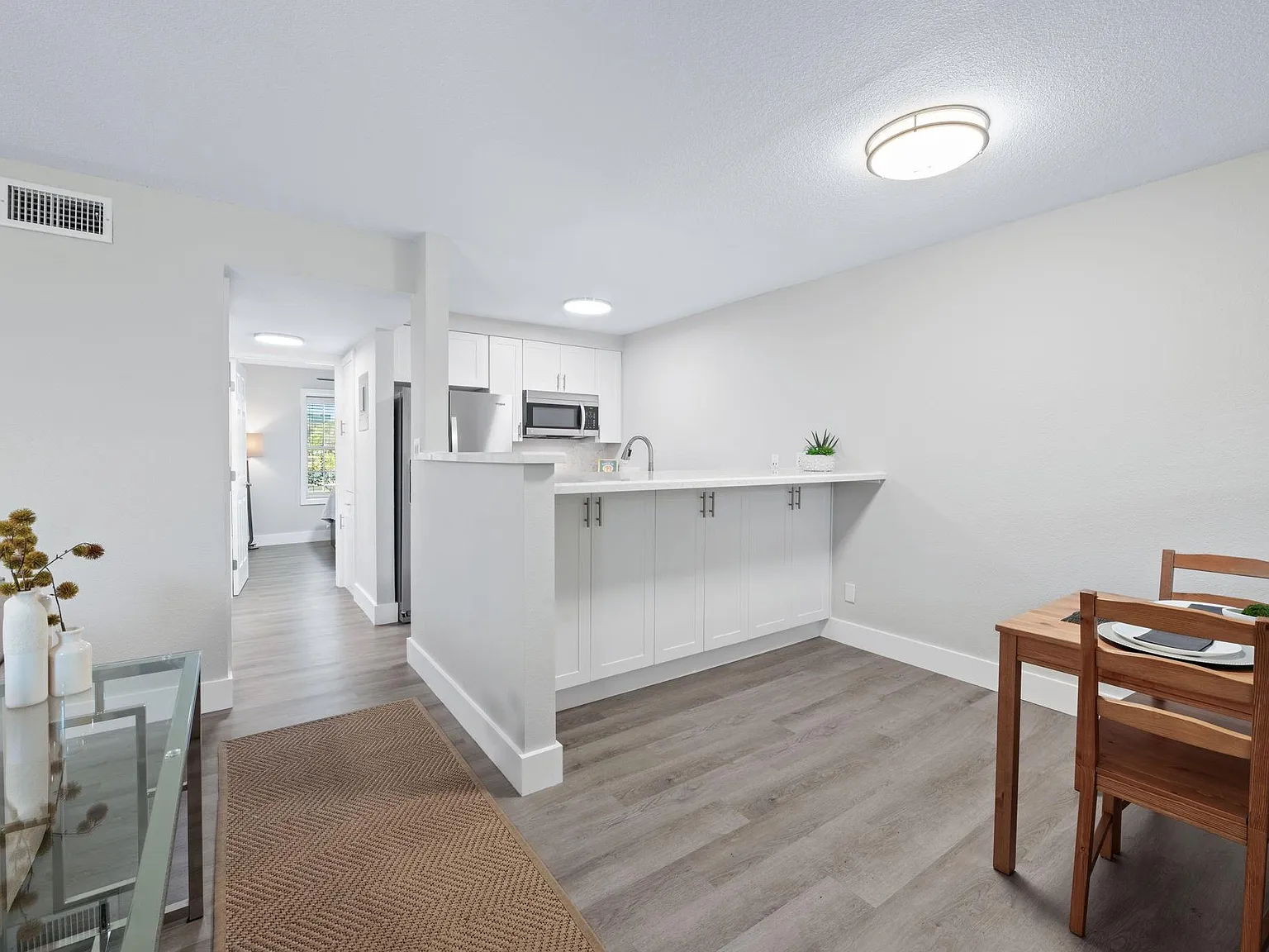 2 bed, 1.0 bath, 786 sqft, $1,600 — Photo 1