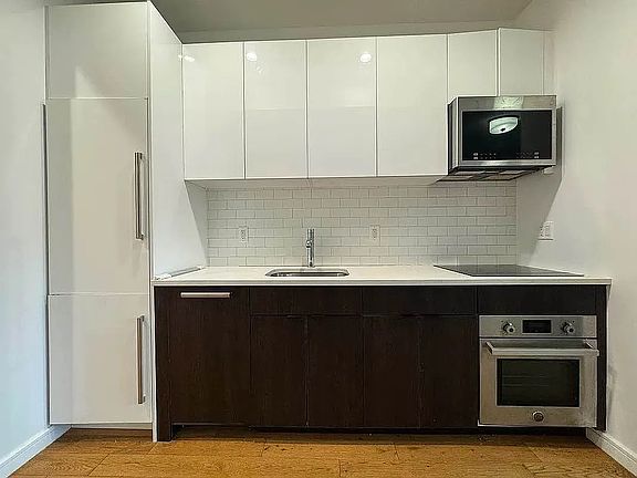 4th image of 982 Madison St #2D