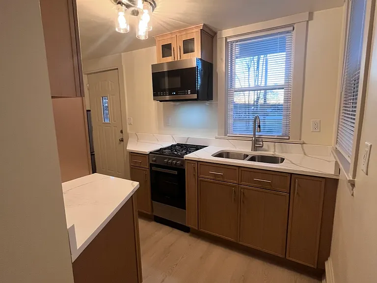 839 N Church St #1E — Photo 7