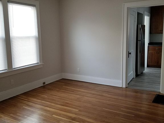3rd image of 96 W Longview Ave