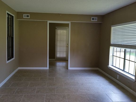 5th image of 4710 Lennox Blvd