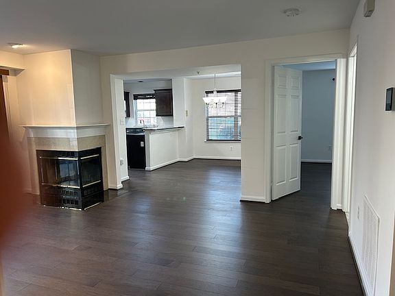 3rd image of 104 Kendrick Pl APT 18