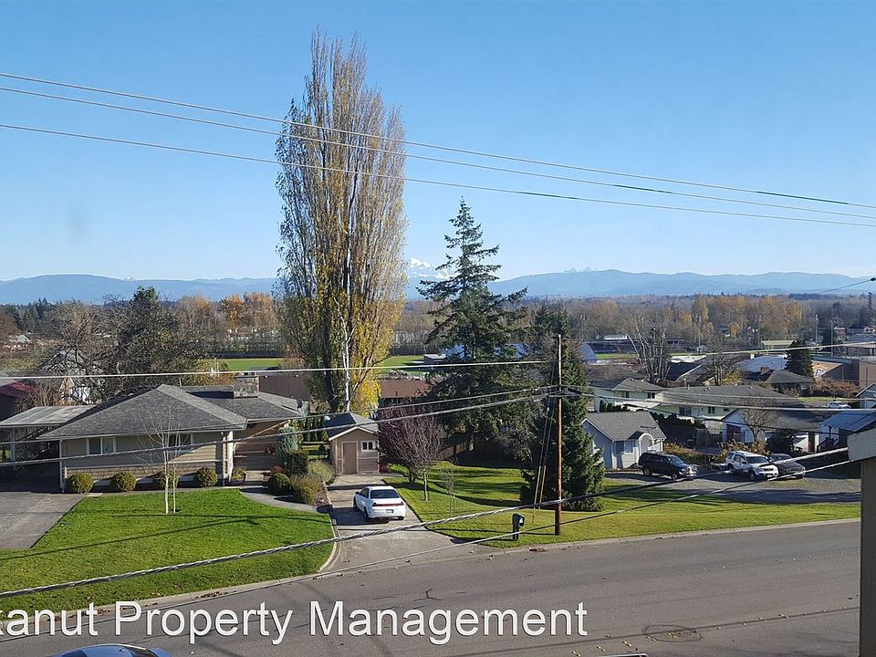 2nd image of 2143 Eastview Pl