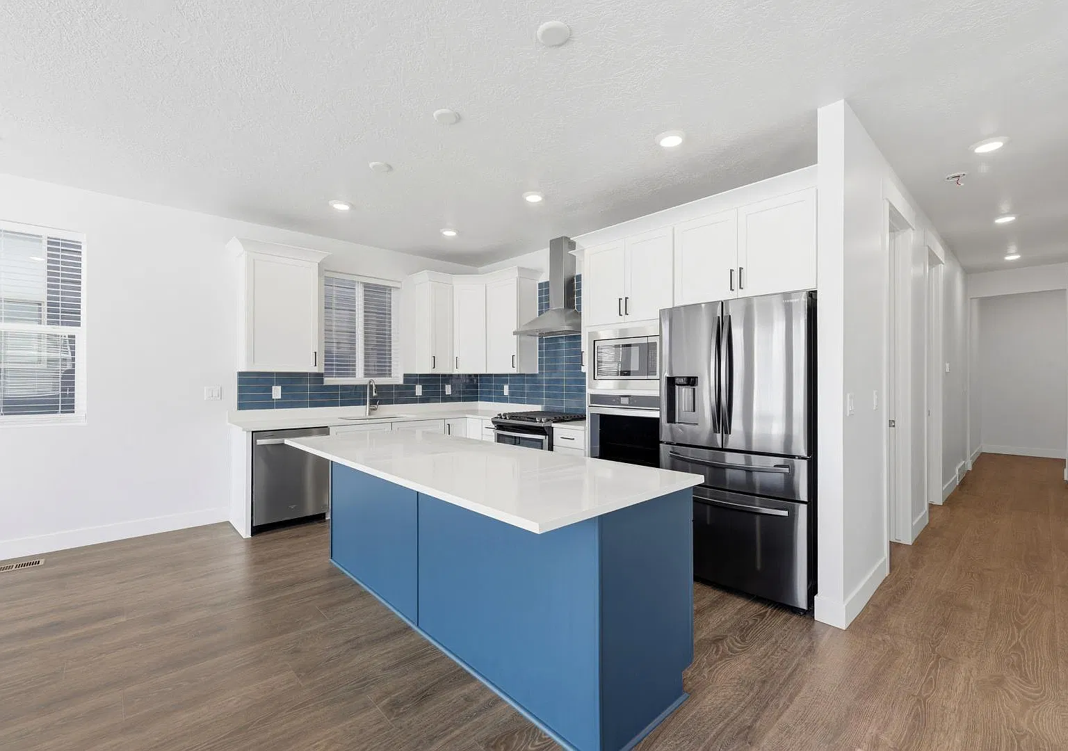 1281 Village Green Trl — Photo 3