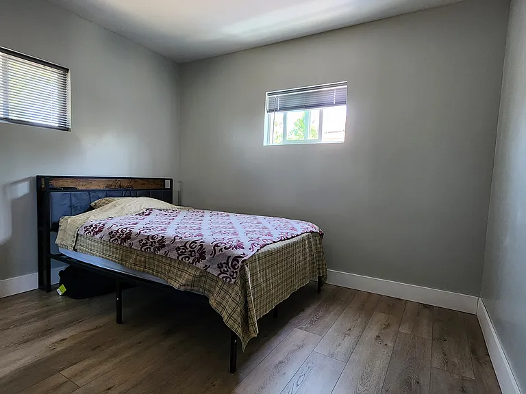 419 E 20th St #1 — Photo 7