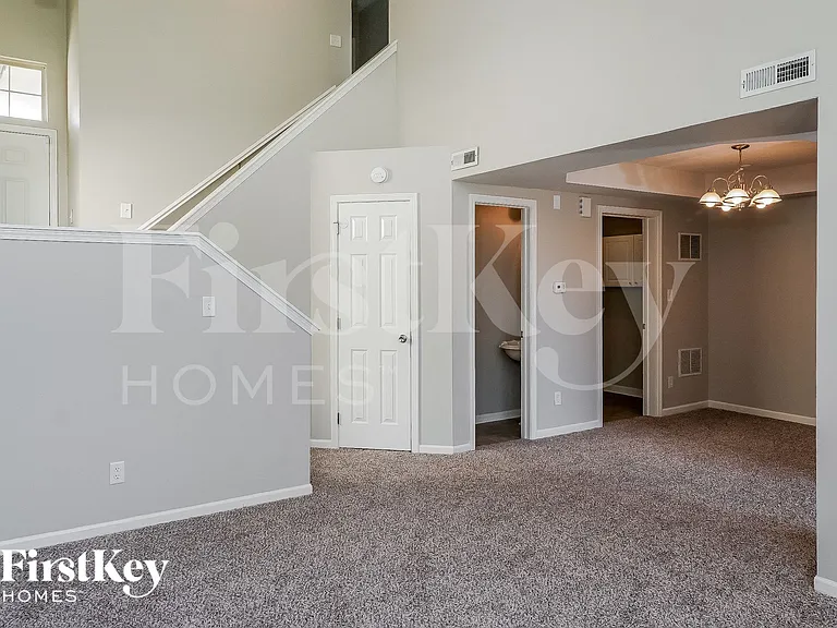 6735 Ossington Dr — Photo 3