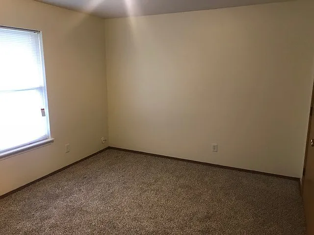 317 Erin Pl — Photo 6