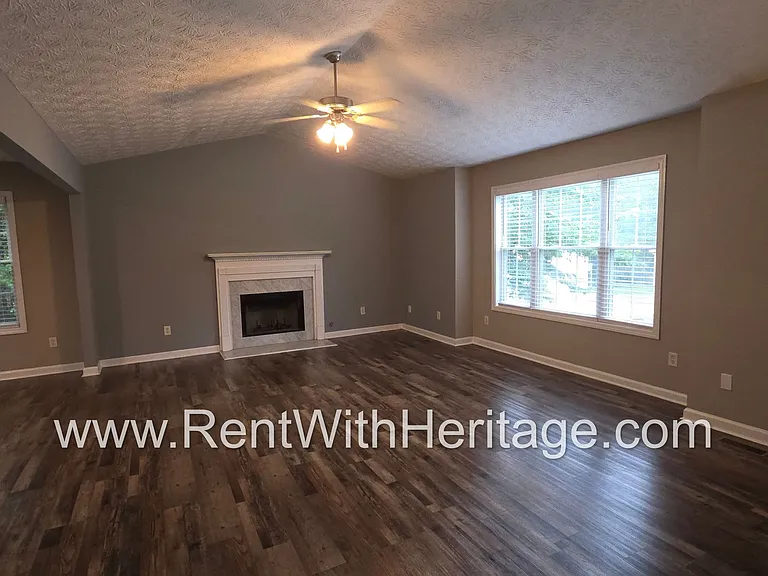 1550 Cedar Hl — Photo 4