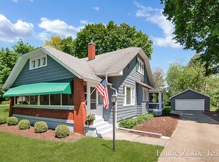 1012 Oakleigh Rd NW, Grand Rapids, MI 49504