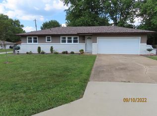 1907 E Smith St, Springfield, MO 65803