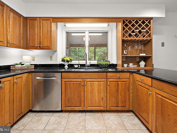 5th image of 11410 Gaskin Dr