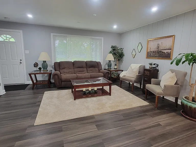 405 Sandalwood Dr — Photo 4