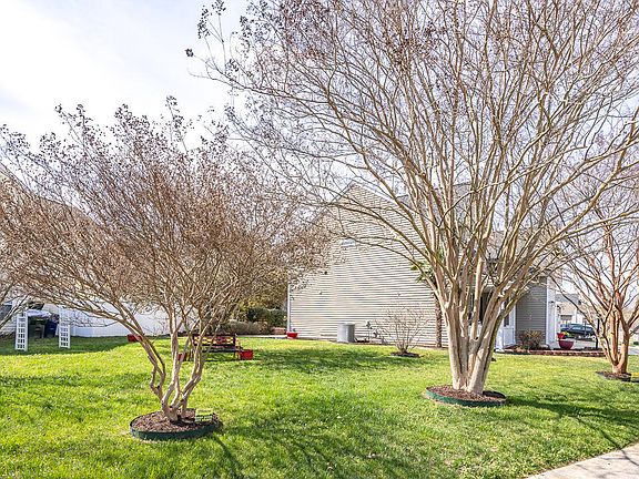 4th image of 1301 Southgate Dr