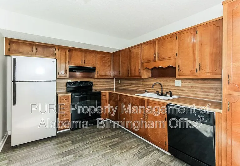 2258 Cheshire Dr — Photo 7