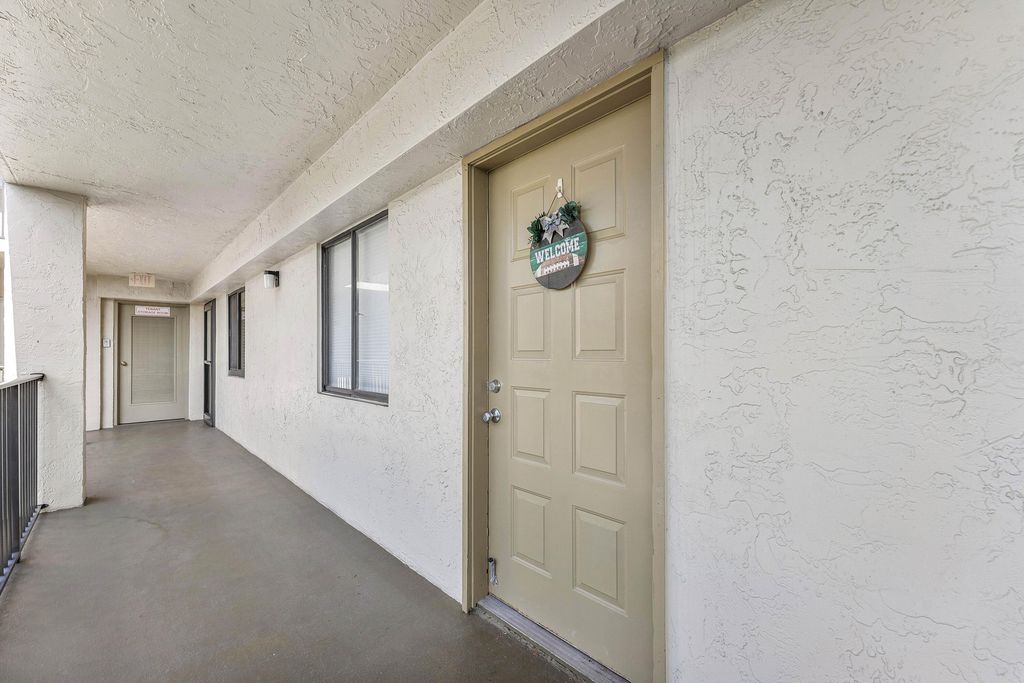 2205 S Cypress Bend Dr APT 302, photo 3