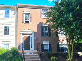 12103 Green Ledge Ct, Fairfax, VA