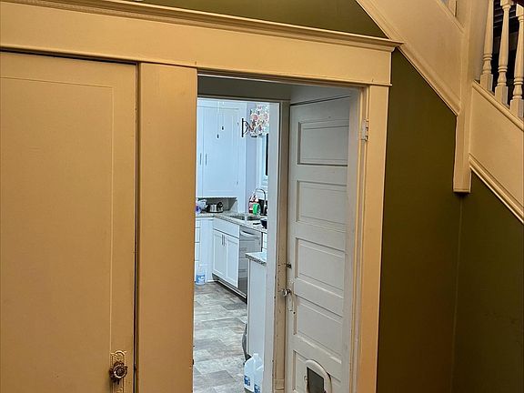 5th image of 454 W North St