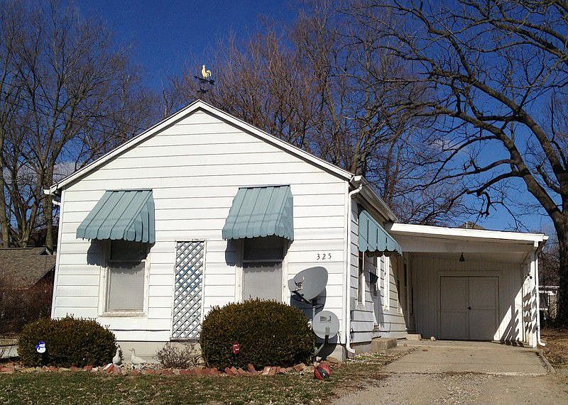 2nd image of 325 Van Buren Ave