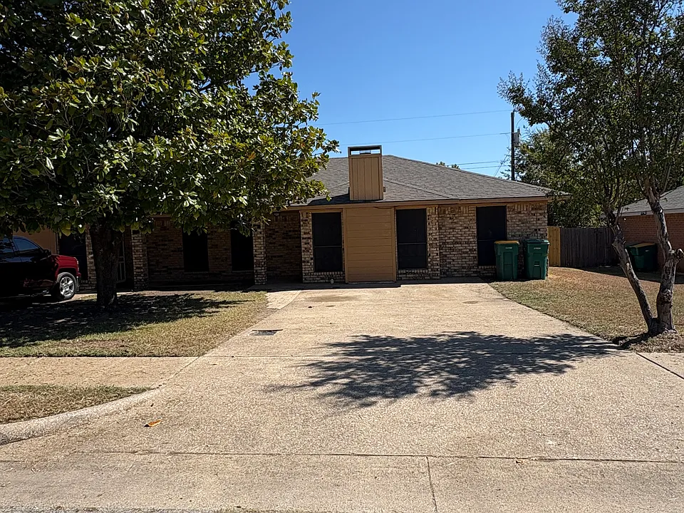 716 Long Ct