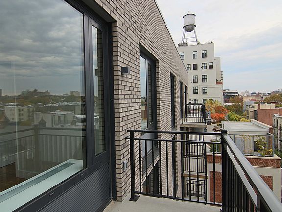 4th image of 670 Pacific St #11V