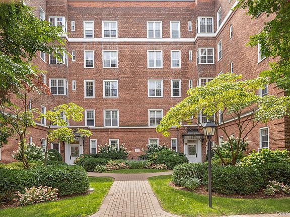 2nd image of 2 Midland Gardens Avenue #2C
