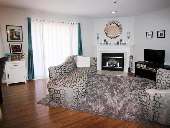 3rd image of 210 Sandpiper Ct