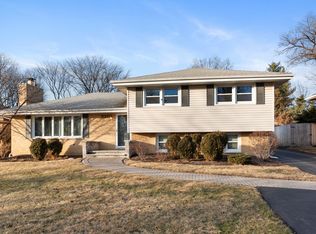 520 Bunning Dr, Downers Grove, IL 60516