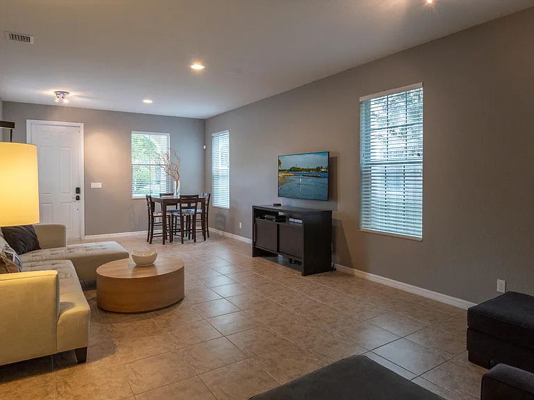 108 Canterbury Pl — Photo 12