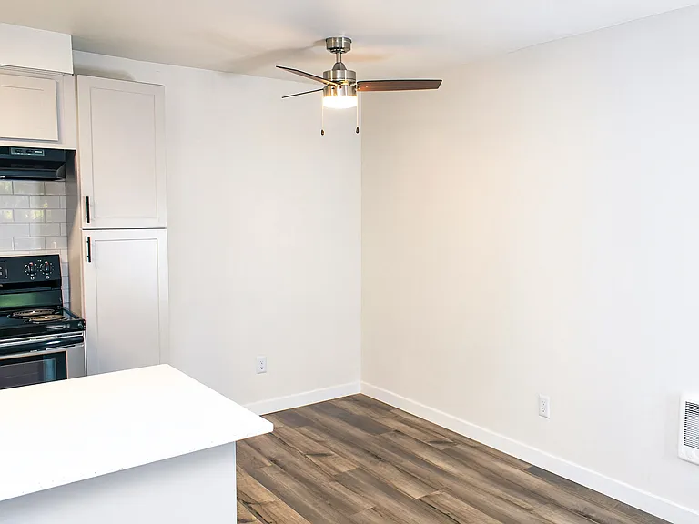 Carriage House Apartments — Photo 15