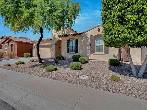2nd image of 2922 E Redwood Pl