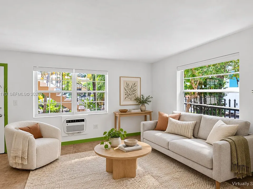 345 Michigan Ave #42